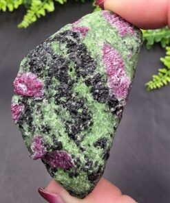 Ruby Zoisite | Tanzania | Ca2Al3(SiO4)(Si2O7)O(OH) | Al2O3 | UV Reactive Ruby in Zoisite