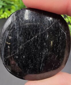 Alternative view of Nuummite Palmstone | Finland | (Mg 2)(Mg 5)Si 8O 22(OH) 2 | Polished Nuummite