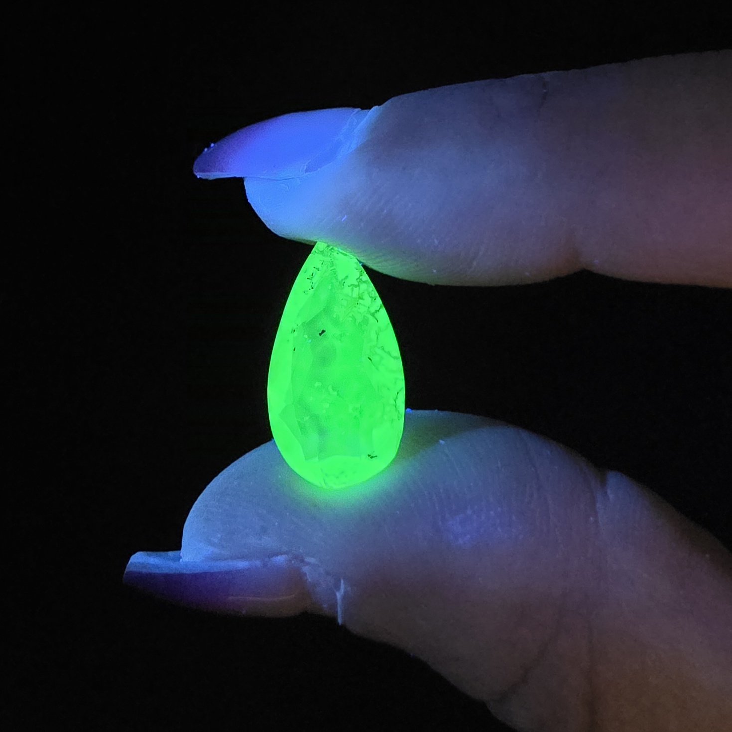 Hyalite Opal Facet | San Luis Potosi, Mexico | SiO2 · nH2O | UV Reactive Hyalite Opal