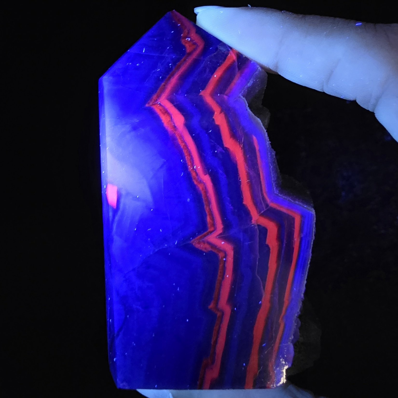 Black Rose Fluorite Tower | China | CaF2 | Red UV Reactive Polished Fluorite - Image 5