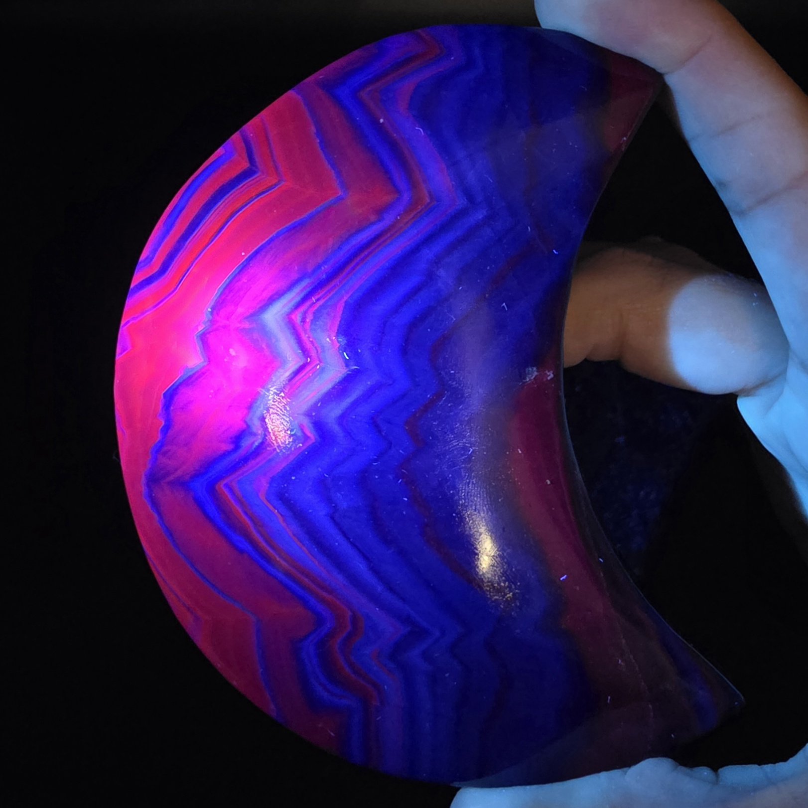 Black Rose Fluorite Moon | China | CaF2 | Red UV Reactive Polished Fluorite - Image 2