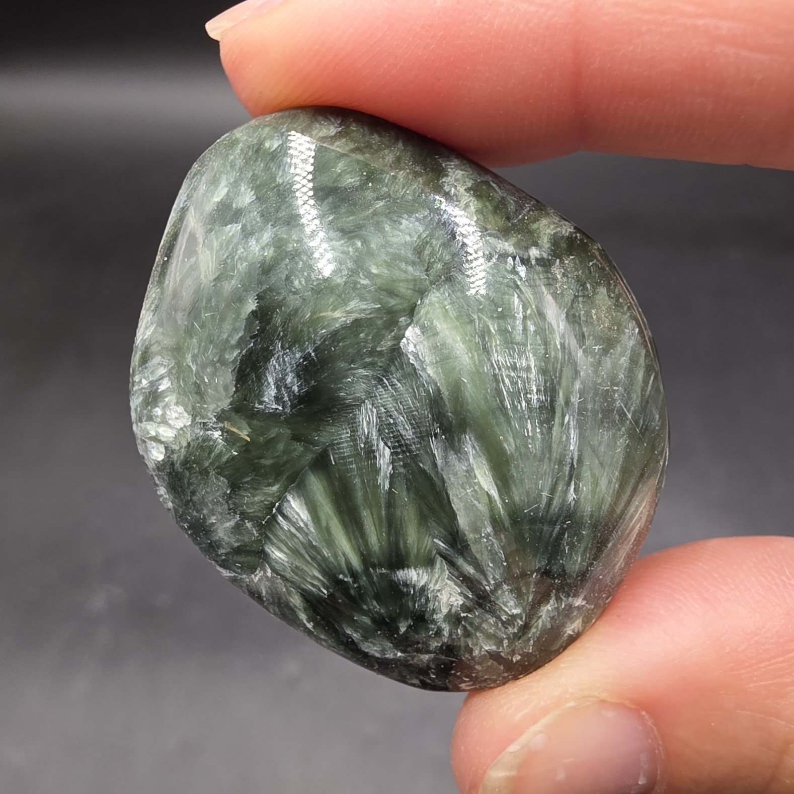 Seraphinite Palmstone | Russia | Mg5Al(AlSi3O10)(OH)8 | Polished Seraphinite - Image 3