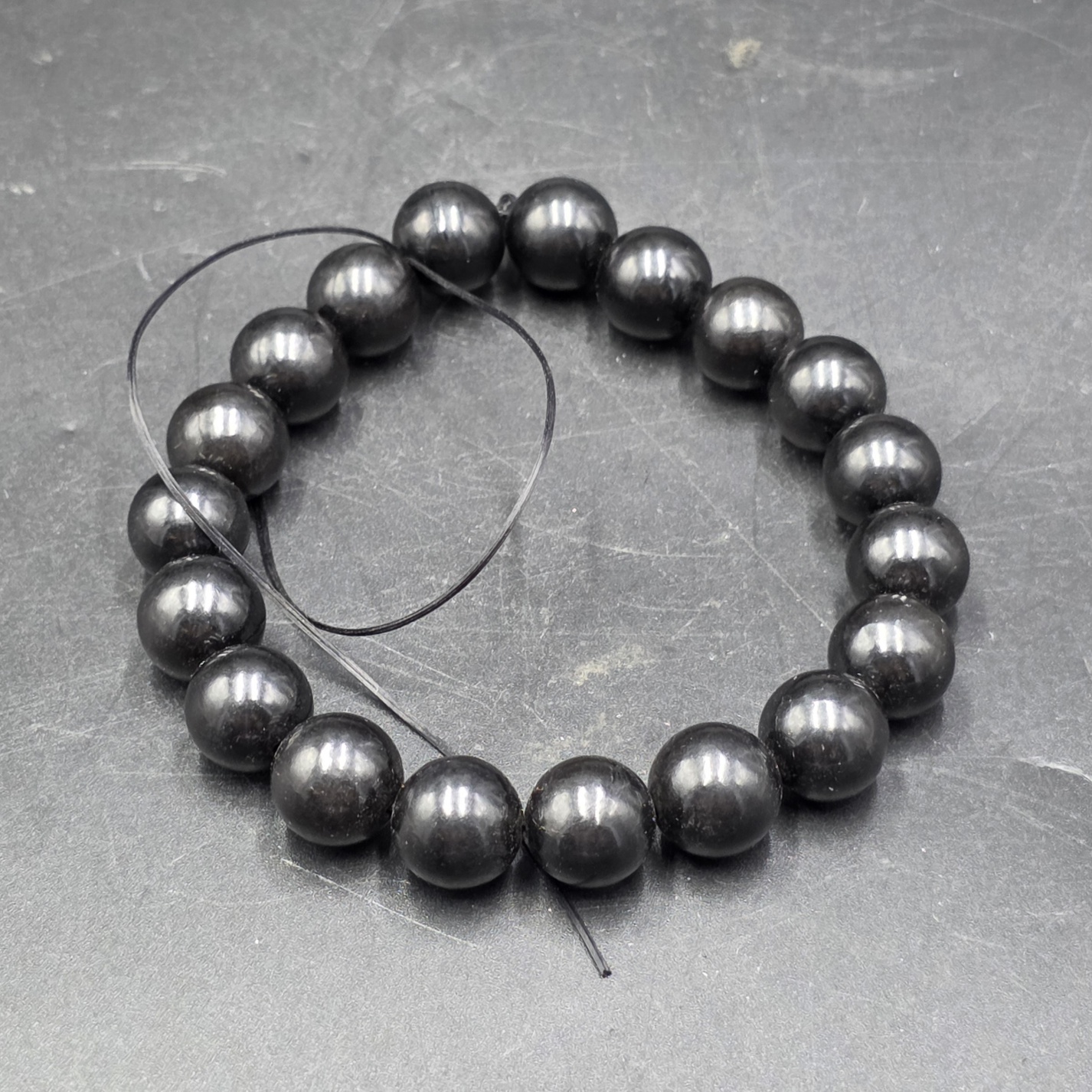 Jet Bracelet ~10mm Beads | China | 75% Carbon 12% Oxygen 13% Sulfur & Hydrogen| Polished Jet - Image 4