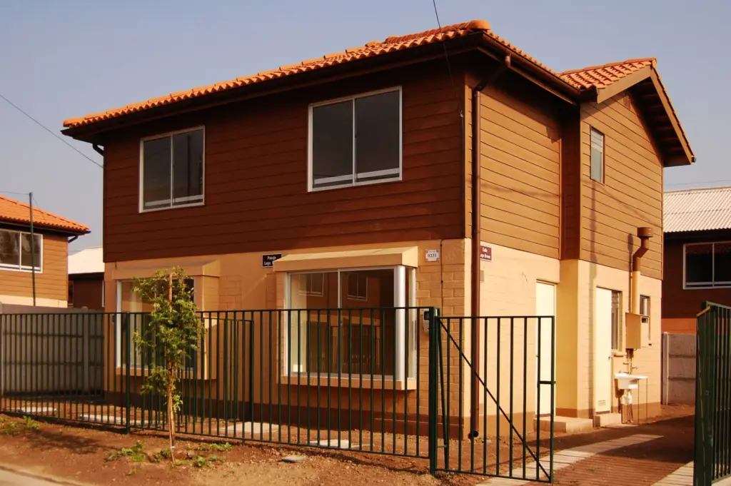 Qué debe resistir una vivienda en Chile: sismos, temporales, humedad e incendios