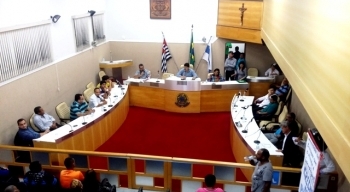 Câmara discutirá veto e projetos que concedem títulos