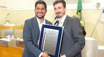 Título de Cidadão Caraguatatubense é entregue a Dr. Ayrton Vidolin