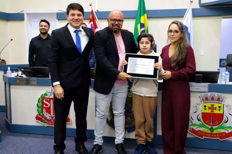 Bruno Faria recebe Título de Cidadão Caraguatatubense em Sessão Solene