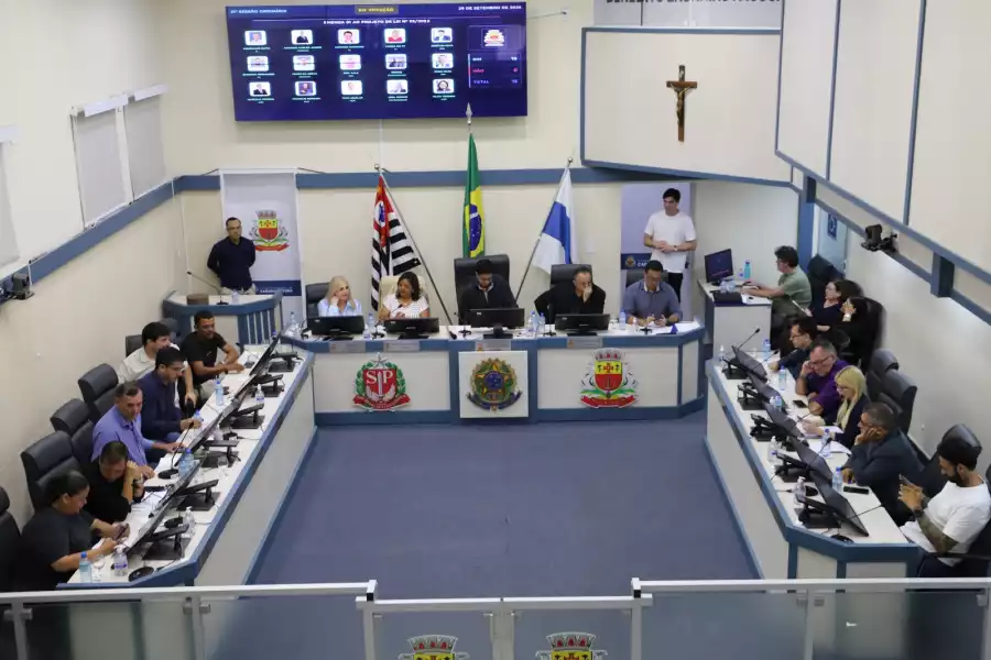 Proposta para ampliar ingresso na Guarda Mirim e homenagem à comunicadores estão na pauta