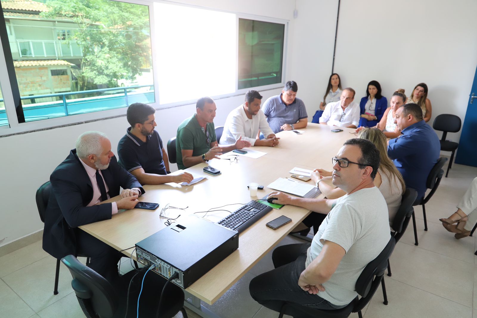 Vereadores se reúnem com representantes da Secretaria de Saúde