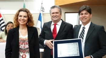 Legislativo concede títulos de cidadão caraguatatubense