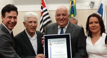 Celso Abrahão é congratulado com o título de Cidadão Caraguatatubense