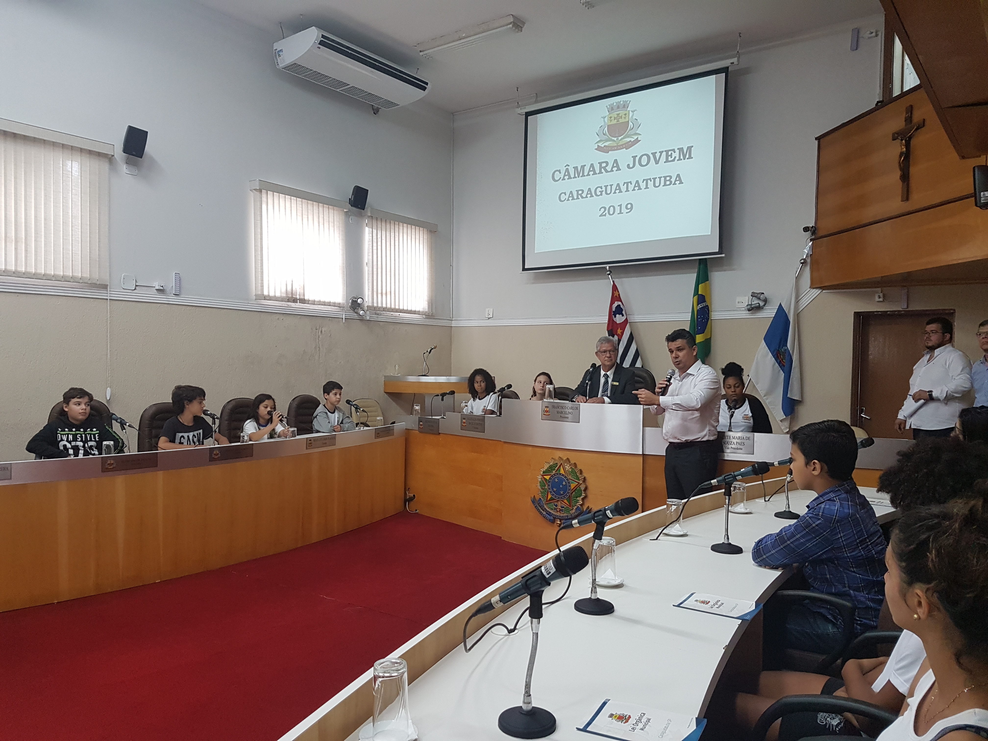 Câmara recebe integrantes da Câmara Jovem