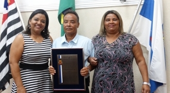 Câmara concede título de Cidadão Caraguatatubense a Adão Batista de Souza