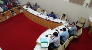 Sessão tem projetos aprovados e veto mantido