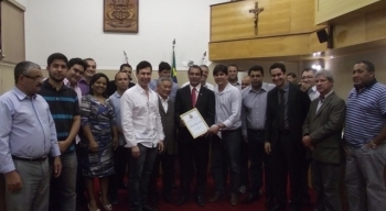 Presidente da Câmara tem aprovada moção que homenageia advogados