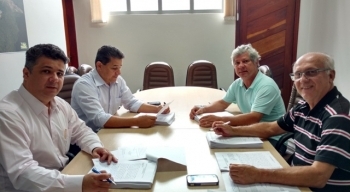 Presidente da CPI – Santa Casa entrega documentos aos membros