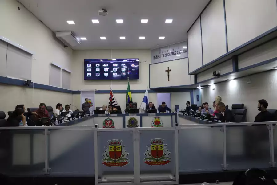 Câmara aprova projeto que regulamenta uso de vagas reservadas por pessoas com fibromialgia