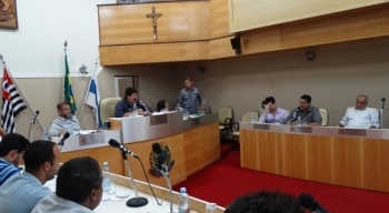 Em sessão extraordinária, Câmara aprova projetos