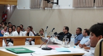 Criação de tiro de guerra em Caraguá e cobranças para saúde são aprovados em requerimentos