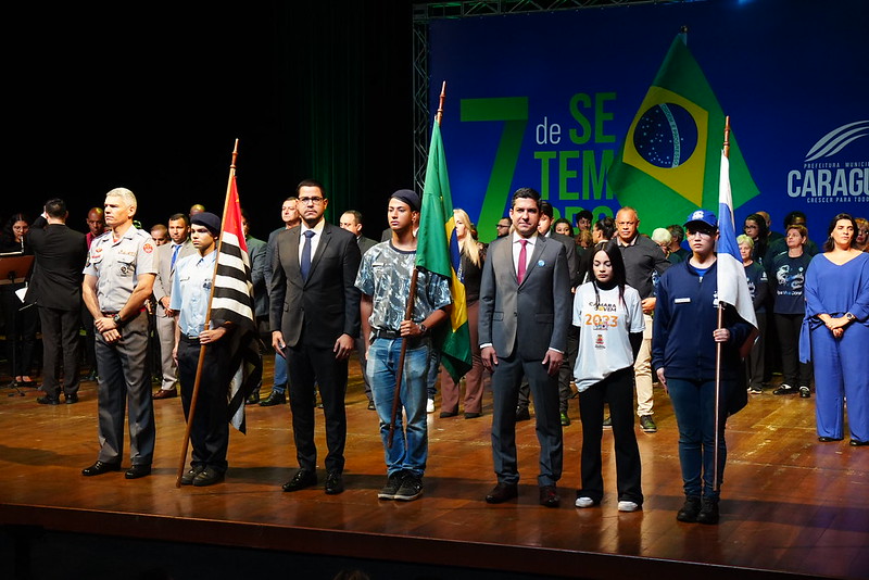 Vereadores prestigiam solenidade de 7 de Setembro no Teatro Mario Covas