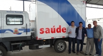 Comissão da Saúde visita setor de transportes e almoxarifado