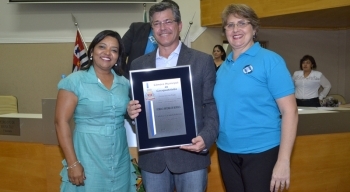 Em solenidade, Romulo Antonio de Moraes recebe título de cidadão caraguatatubense