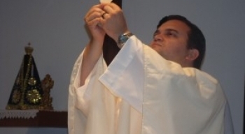 Padre Alessandro receberá título de cidadão caraguatatubense