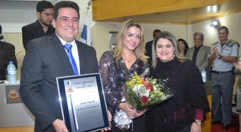 Felipe Augusto recebe o título de Cidadão Caraguatatubense