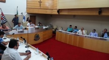 Câmara realiza extraordinária nesta segunda-feira