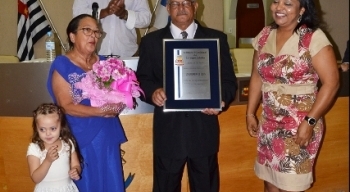 Título de cidadão caraguatatubense é entregue a José Ferreira de Jesus