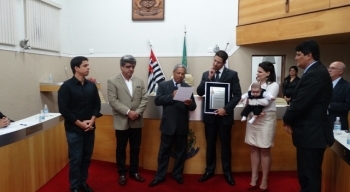 Câmara entrega título de cidadão caraguatatubense ao juiz Dr. João Mário Estevam