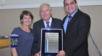 Título de Cidadão Caraguatatubense é entregue para Leoclides Domingos Galina