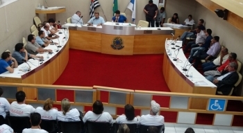 Câmara vota veto parcial ao projeto de cartão para cesta básica