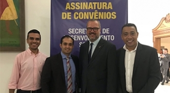 Carlinhos da Farmácia consegue ambulância para Caraguá