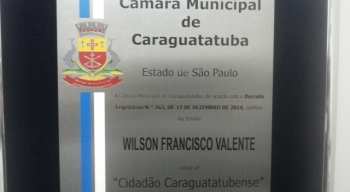 Câmara entrega título de cidadão caraguatatubense a Wilson Francisco Valente