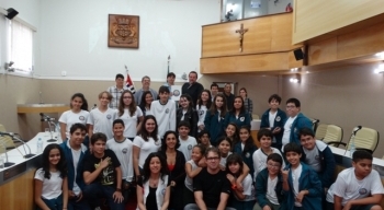 Legislativo recebe alunos e especialistas para debate sobre acessibilidade