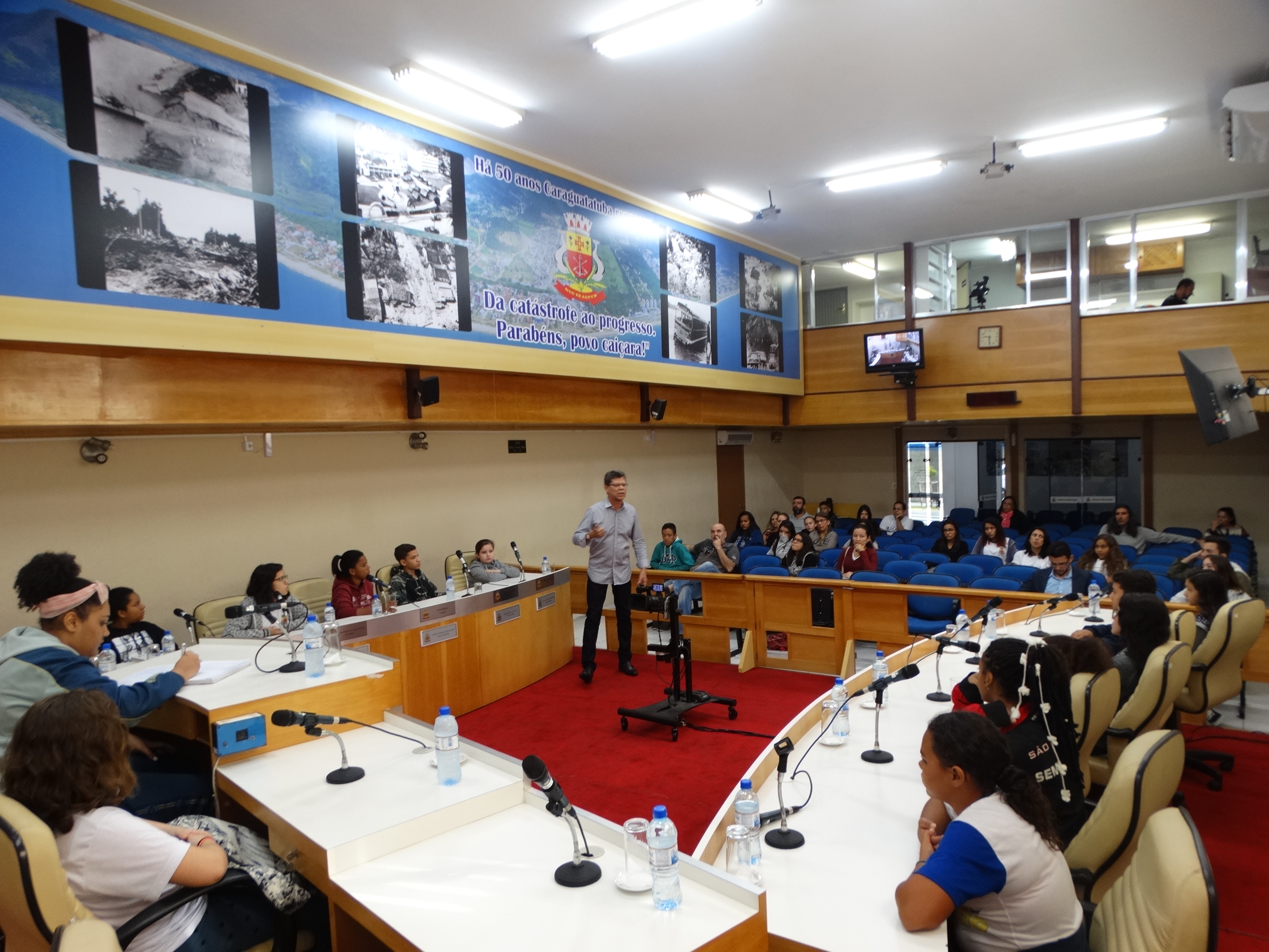 Câmara Jovem se prepara para a primeira sessão