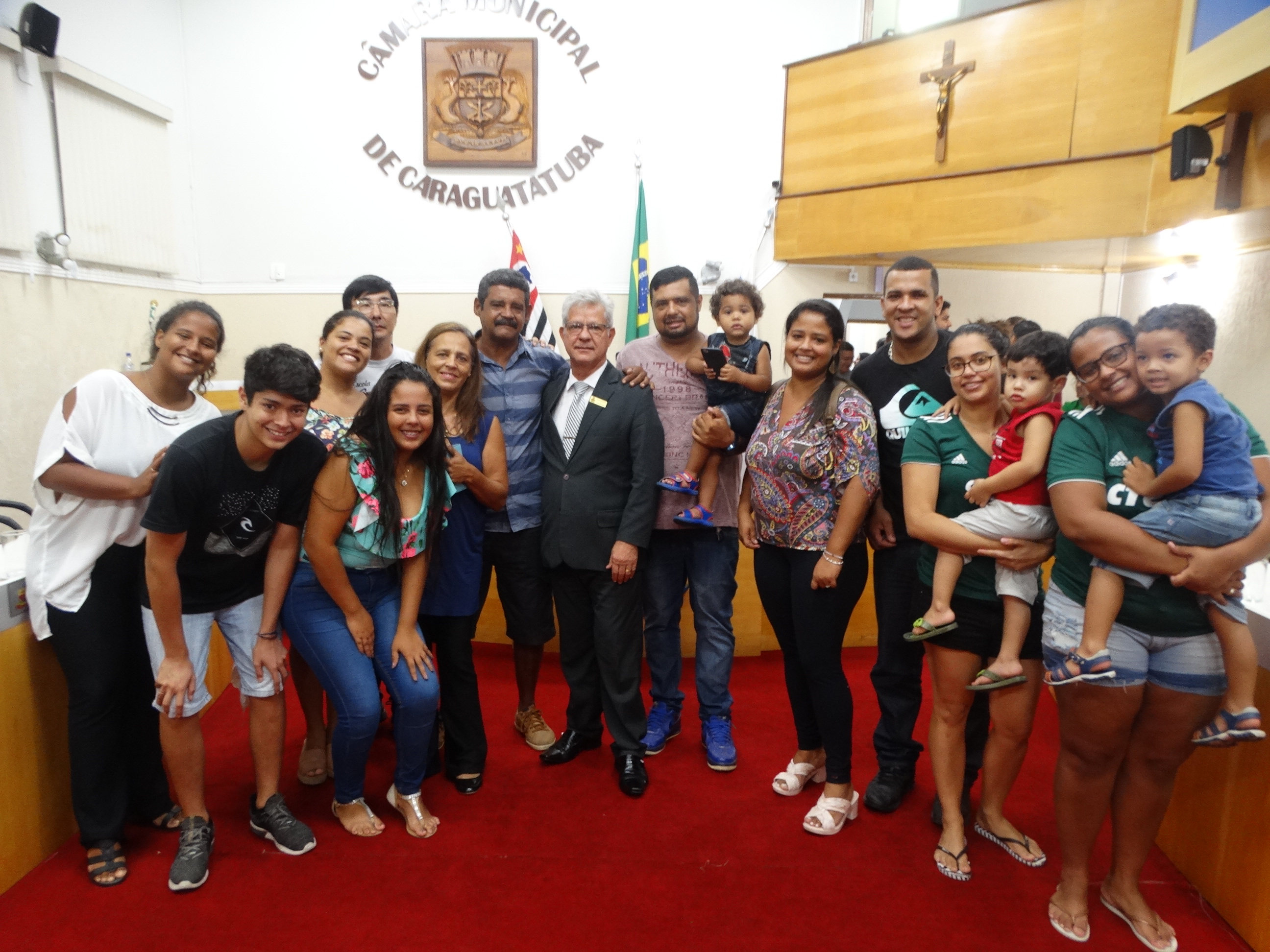 Projeto sobre direito de acompanhante para idosos e crianças em internações é aprovado