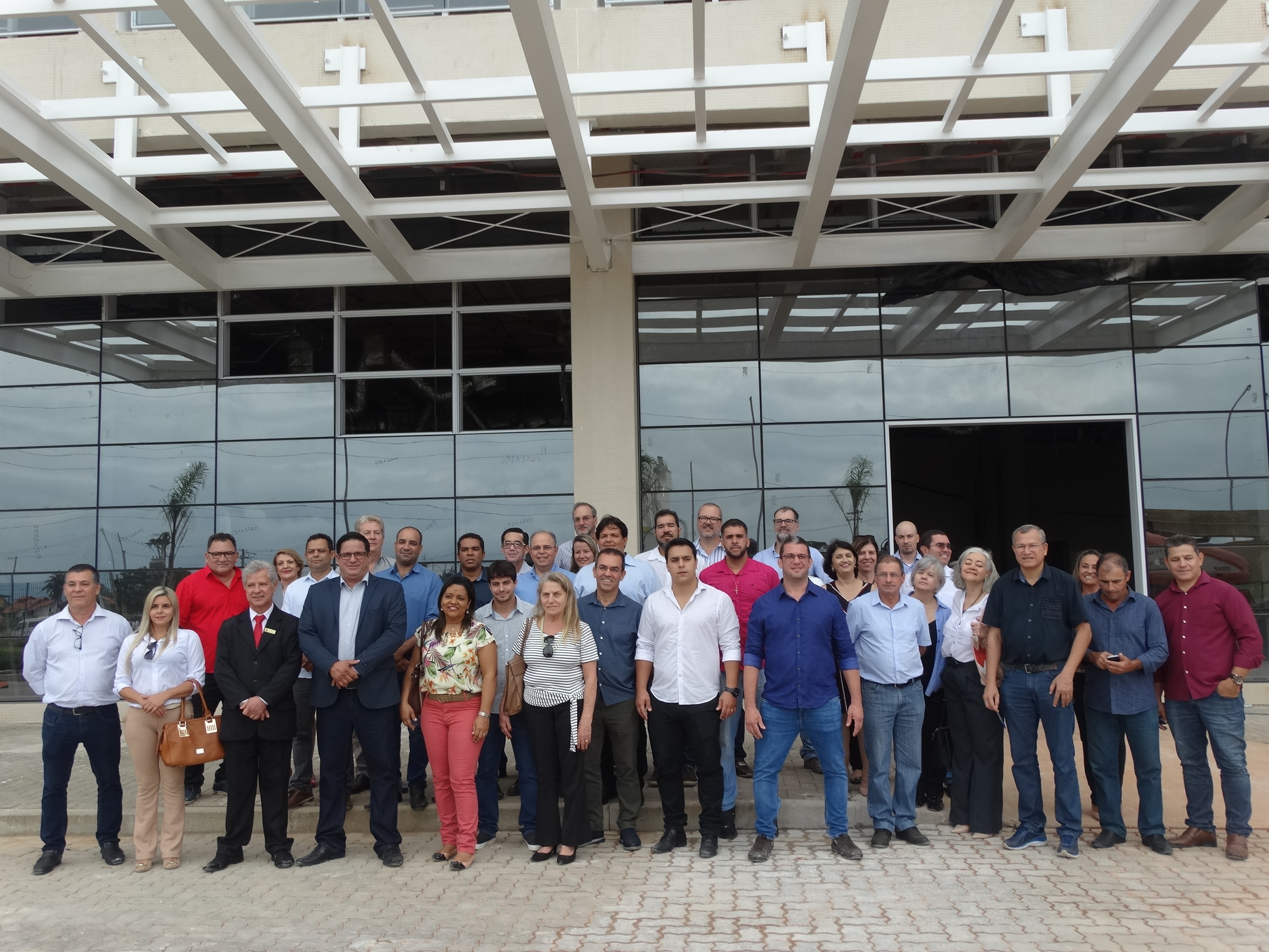 Frente Parlamentar visita Hospital Regional e realiza reunião