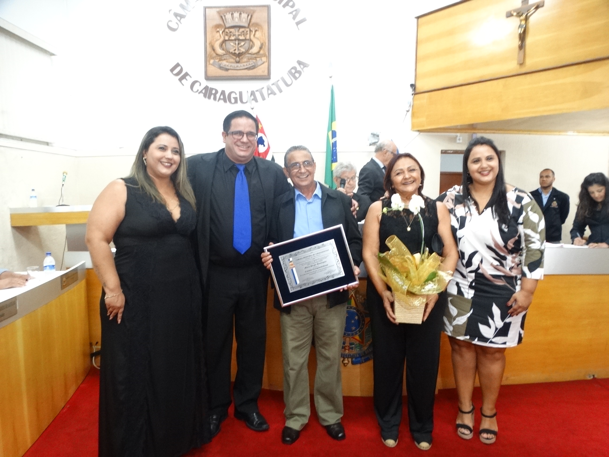 Em solenidade, Câmara concede a Neno o título de Cidadão Caraguatatubense