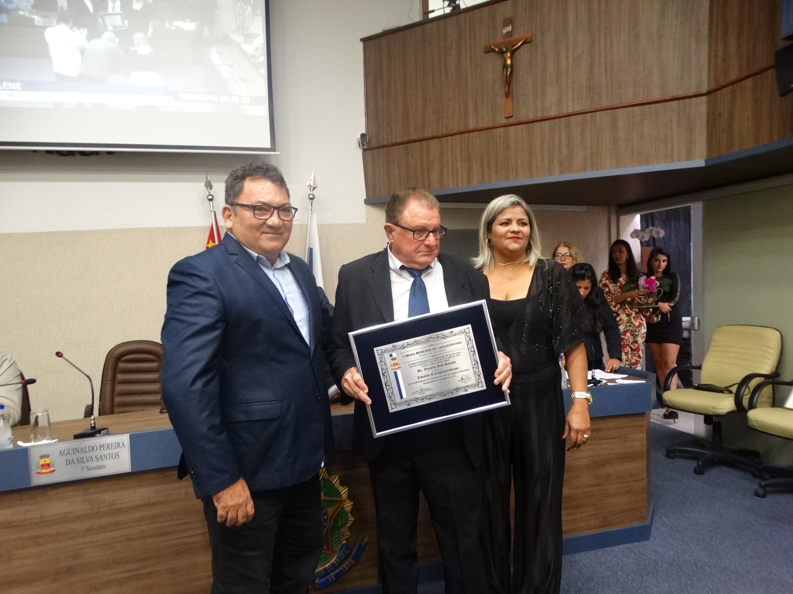 Dr. Arnaldo recebe o título de Cidadão Caraguatatubense