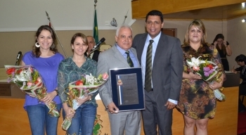 Flávio Alencar recebe título de Cidadão Caraguatatubense