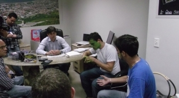 Presidente da Câmara recebe manifestantes