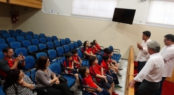 Presidente da Câmara recebe alunos do CBIC