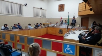 Sessão tem veto mantido