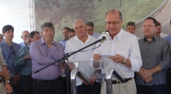 Presidente da Câmara participa da entrega da obra da rodovia dos Tamoios