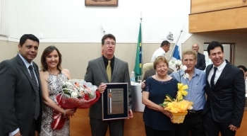 Auracy Mansano recebe título de cidadão caraguatatubense