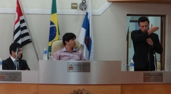 Com a presença de promotor, Câmara intermedeia acordo entre Santa Casa e Prefeitura