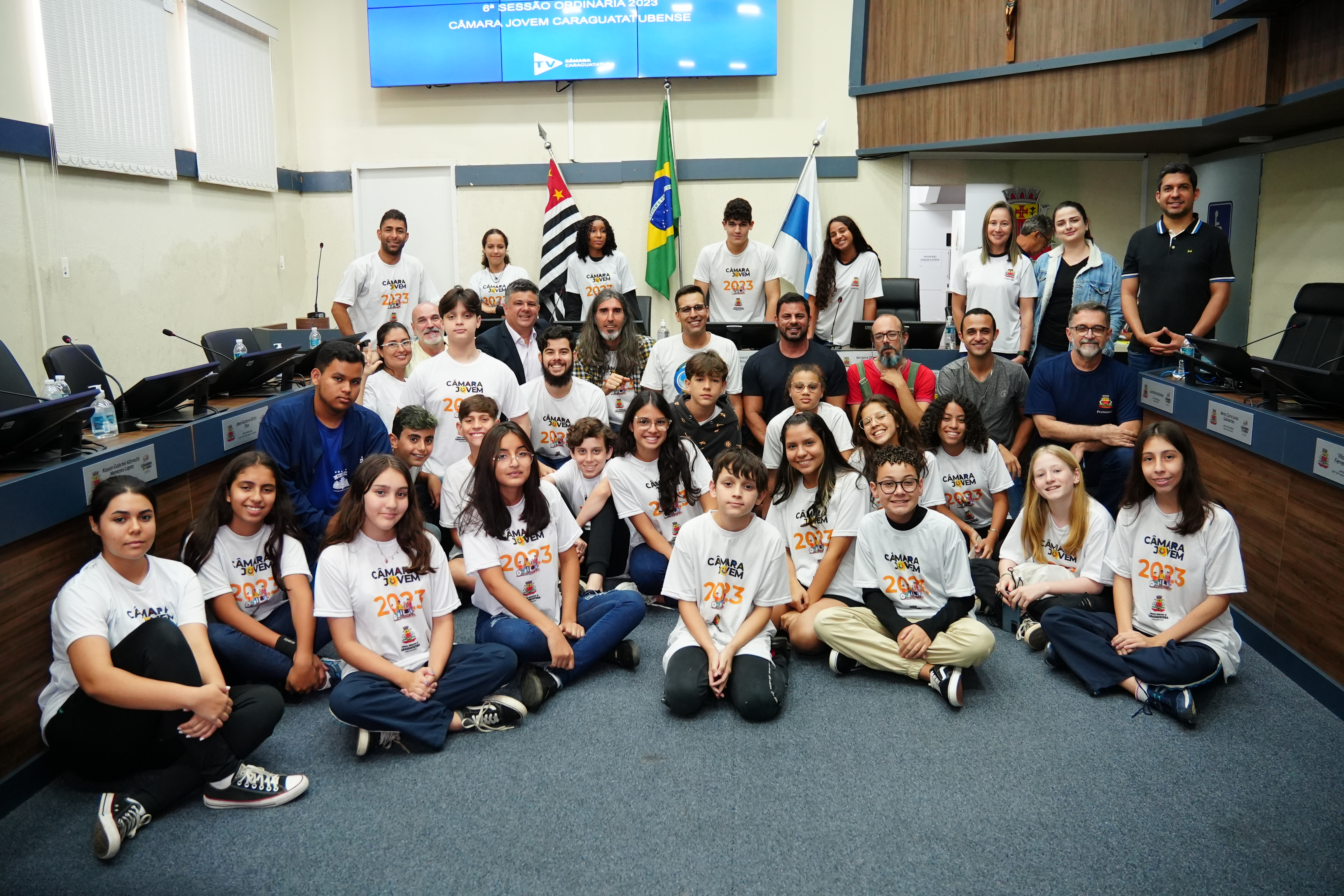 Pela primeira vez Sessão Ordinária da Câmara Jovem é presidida em Libras