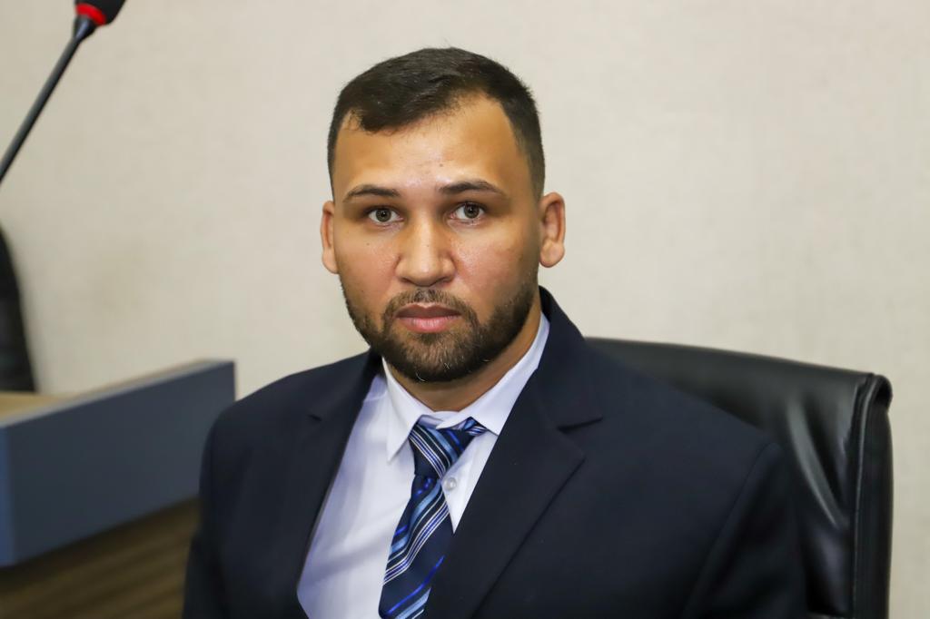 Gil Oliveira é empossado vereador na Câmara de Caraguatatuba